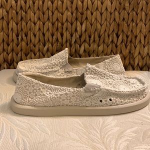 NWOT Sanuk off white and beige shoes